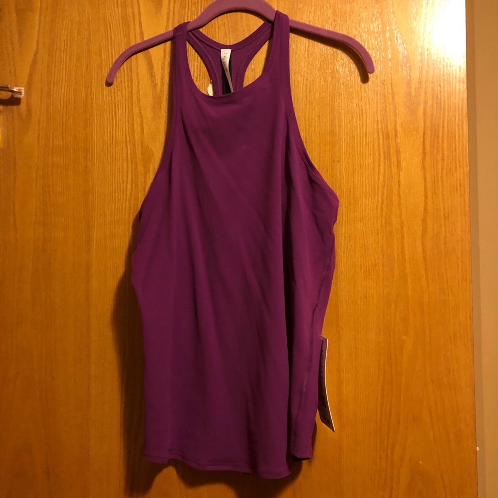 Lululemon tank.